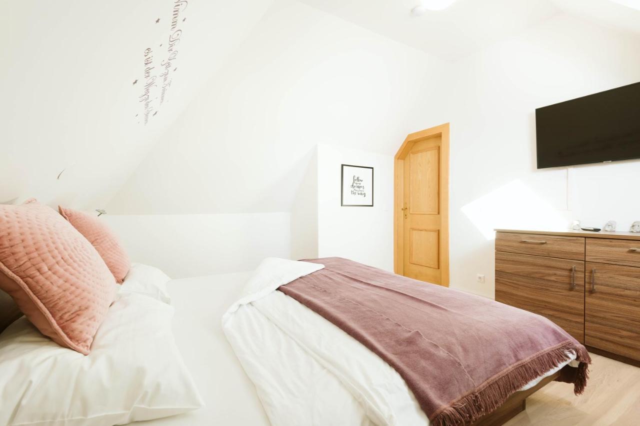 Haus Aussicht - Ferienwohnungen Velden Velden am Wörthersee Zewnętrze zdjęcie